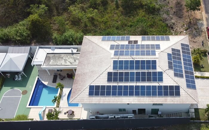 um casa com energia solar traz independência