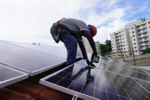 Veja quais são as fases de um Projeto Solar de Critéria Energia, que abrange do estudo de viabilidade da área, intalação e acompanhamento de performance solar.